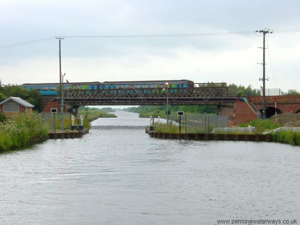 former swing bridge, Aire and Calder Navigation