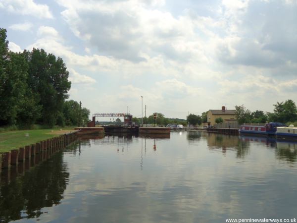 Whitley Lock, Aire and Calder Navigation