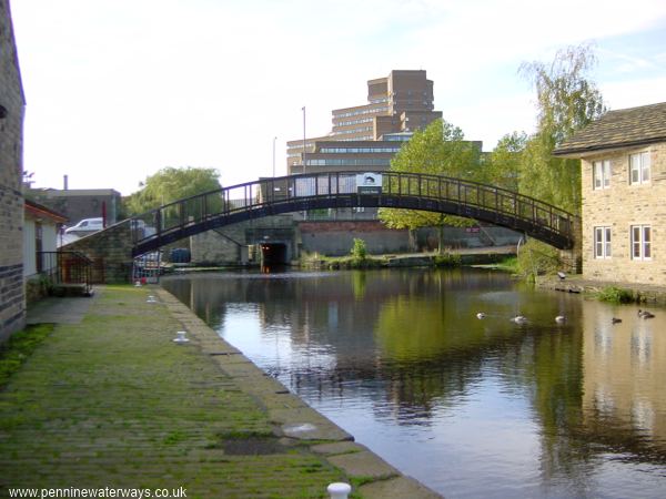 Aspley on the Huddersfield Broad Canal