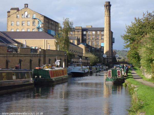 Huddersfield Broad Canal looking north