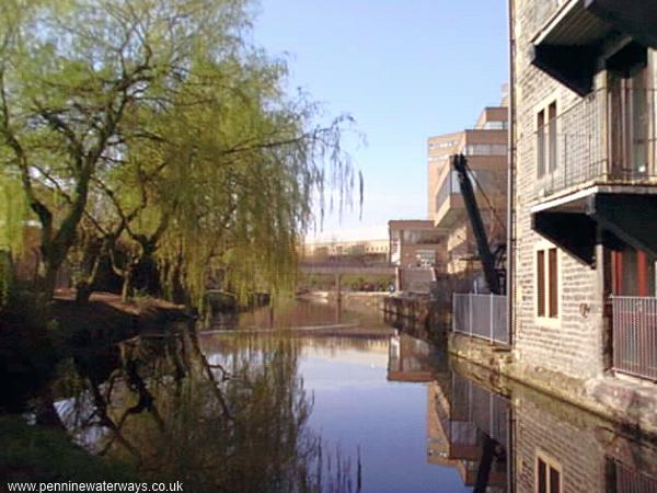 Huddersfield Broad Canal alongside University