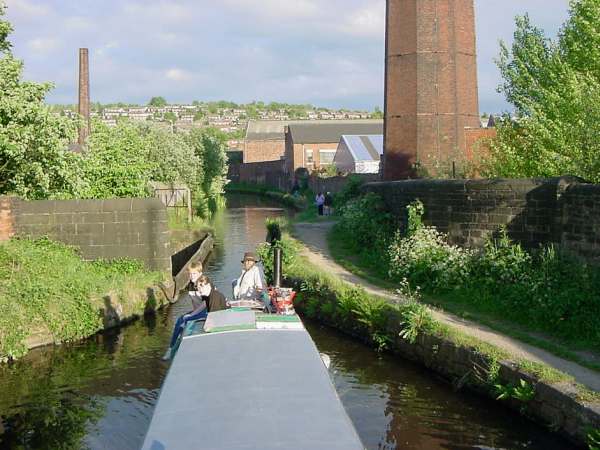 Stakes Aqueduct, Stalybridge