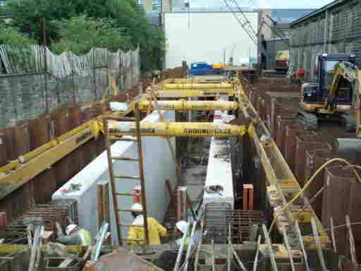 Lock 2 E  (Photo: Costain Ltd)