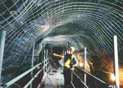 Steel mesh covering walls and roof (Photo: British Waterways)