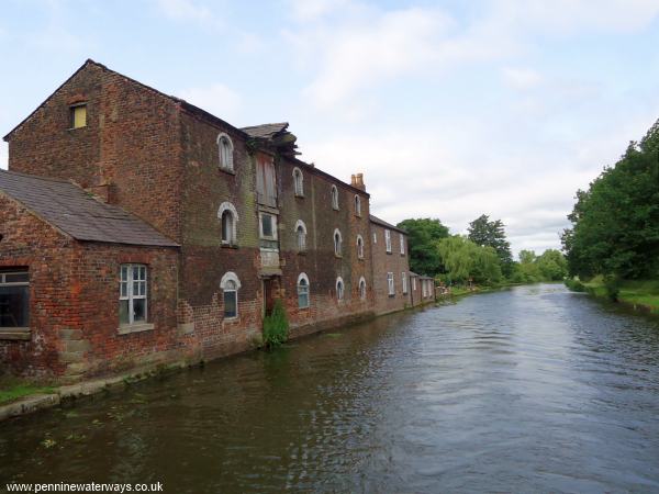 Former canal warehouse at Burford Lane