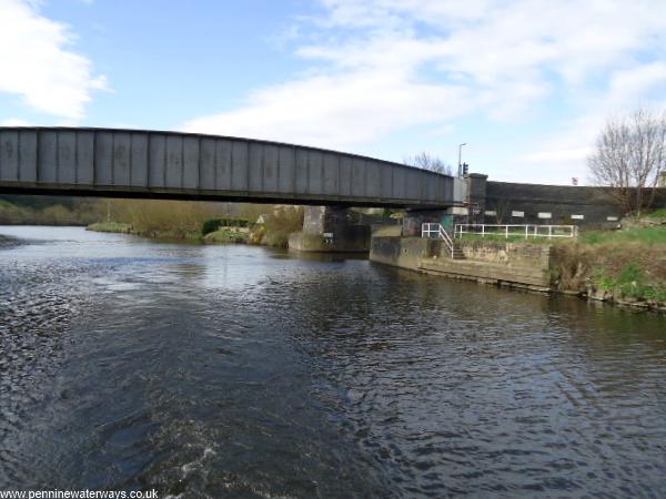 Steanard Lane bridge near Thornhill Flood Lock, Calder and Hebble Navigation