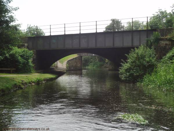rail bridge, Dewsbury arm, Calder and Hebble Navigation