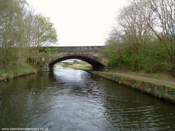 railway bridge Calder and Hebble Navigation