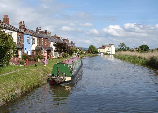 Cottages near New Lane Swing Bridge