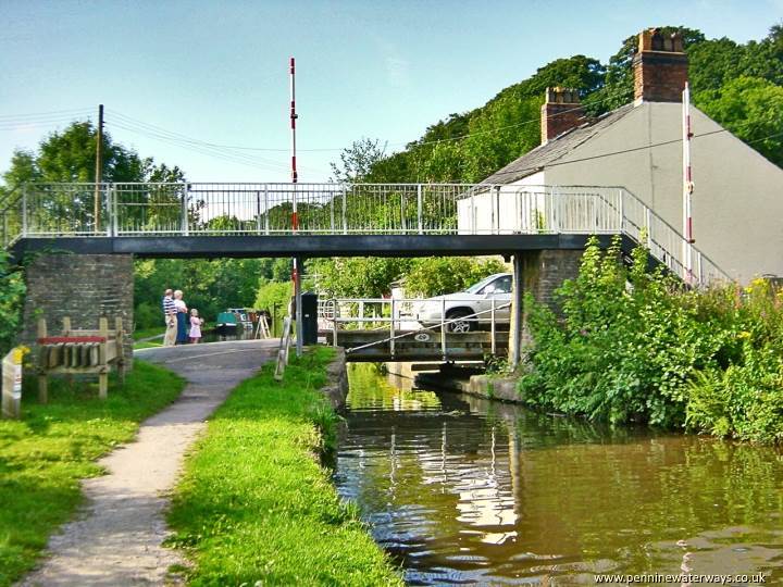 Royal Oak Swing Bridge, Macclesfield Canal